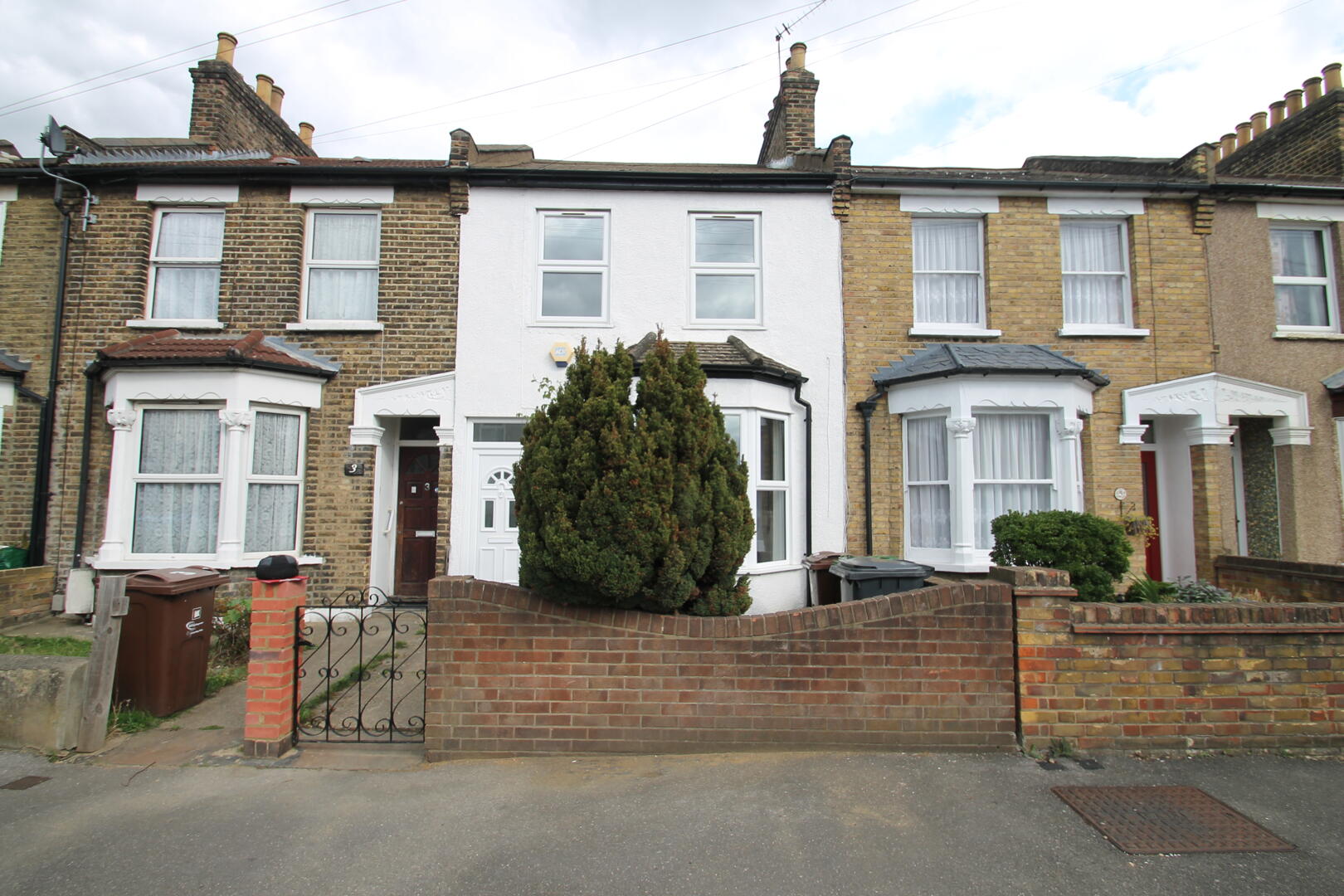 3 bed property in Eustace Road, Romford